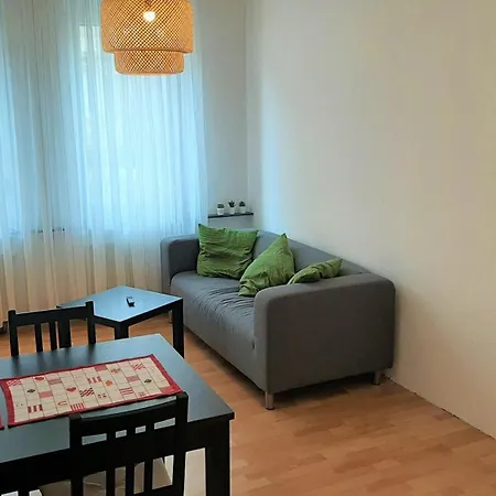 Helles, Moebliertes Zimmer In Schoener, Zentraler Wg *