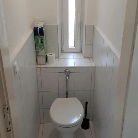 Homestay Helles, Moebliertes Zimmer In Schoener, Zentraler Wg *