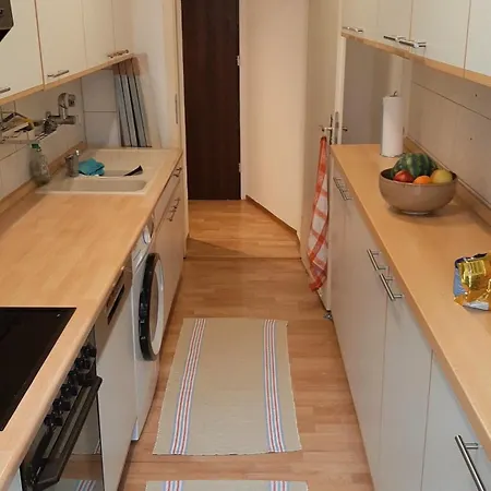 Helles, Moebliertes Zimmer In Schoener, Zentraler Wg *