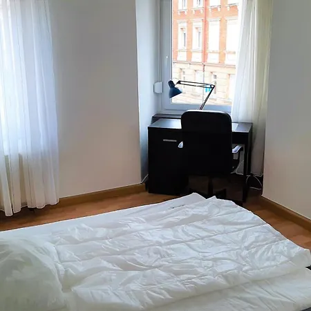 Helles, Moebliertes Zimmer In Schoener, Zentraler Wg Homestay *
