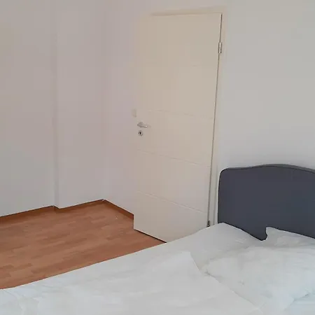 Helles, Moebliertes Zimmer In Schoener, Zentraler Wg Homestay